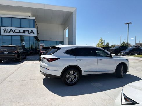 Used 2025 Acura MDX FWD image 2