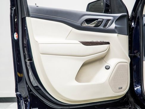 Used 2022 GMC Acadia Denali w/ Denali Ultimate Package image 37