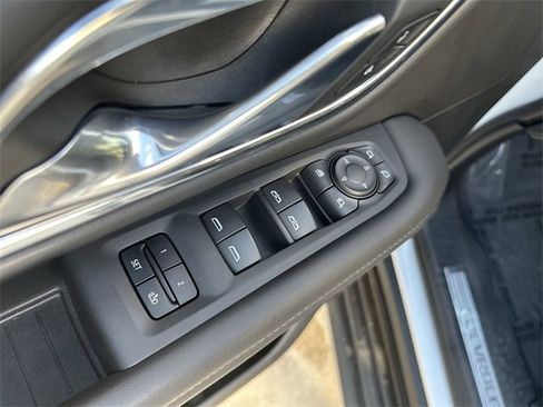 Used 2022 Chevrolet Tahoe LT w/ Luxury Package image 15