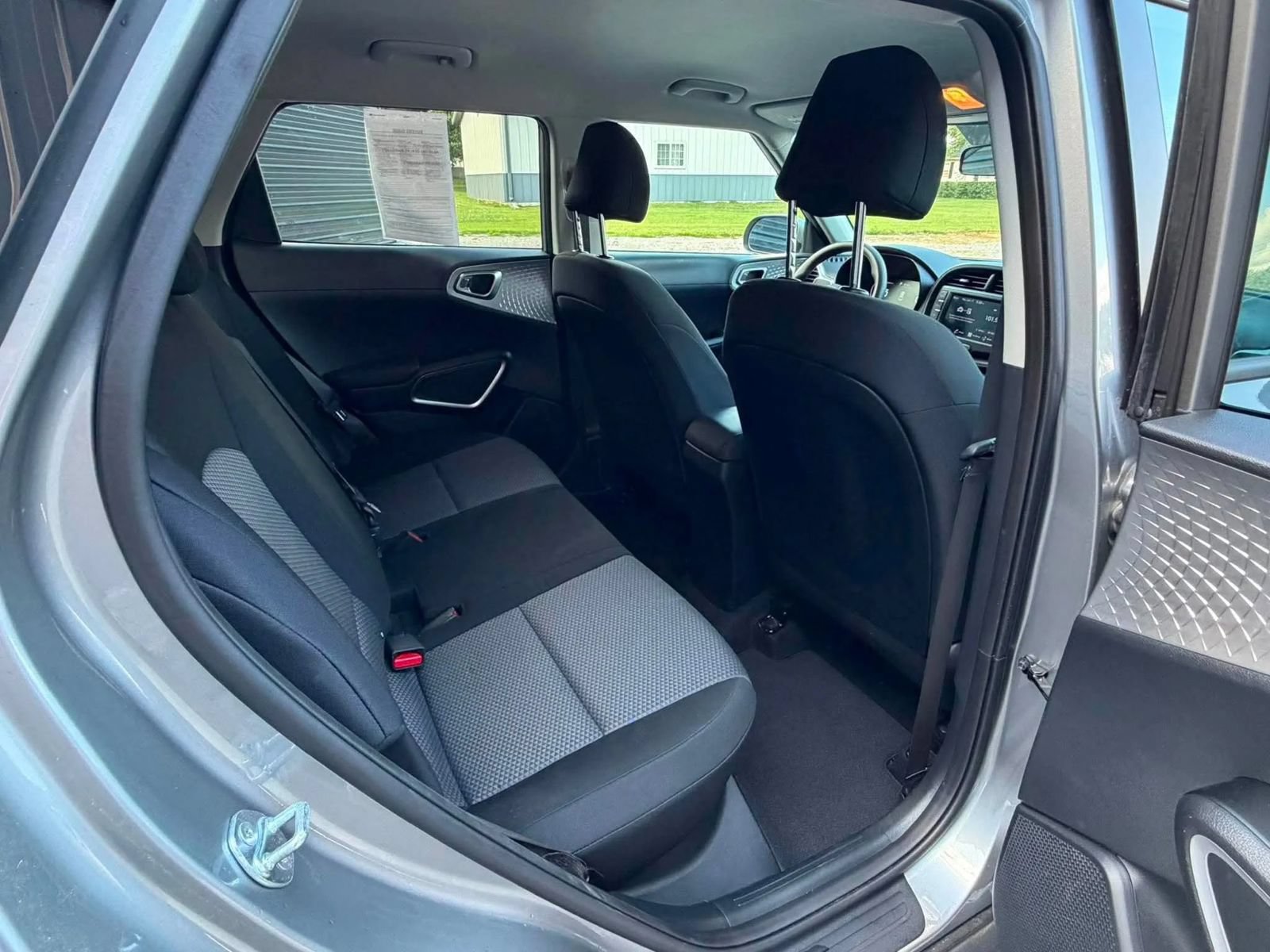 Used 2025 Kia Soul LX w/ LX Technology Package FWD image 12