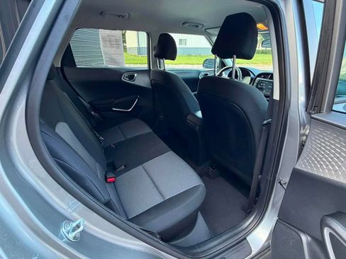 Used 2025 Kia Soul LX w/ LX Technology Package FWD image 12
