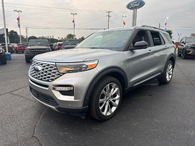 Certified 2023 Ford Explorer Platinum w/ Technology Package AWD/4WD image 3
