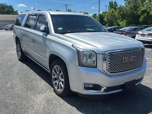 Used 2017 GMC Yukon XL Denali w/ Open Road Package AWD/4WD image 7