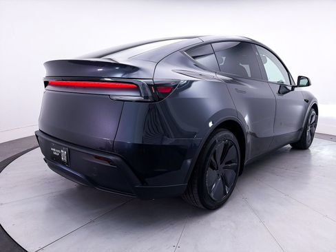 Used 2026 Tesla Model Y Long Range RWD image 16