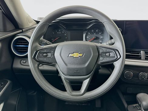 Used 2025 Chevrolet Trax LS FWD image 17