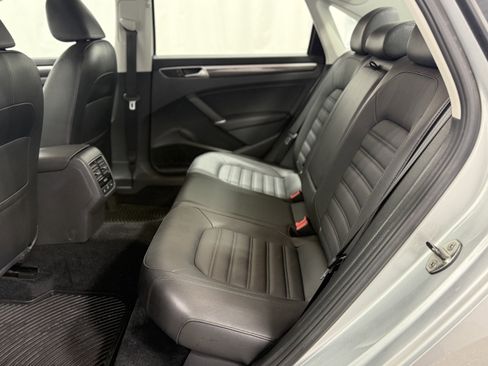 Used 2017 Volkswagen Passat 3.6 SEL Premium image 24