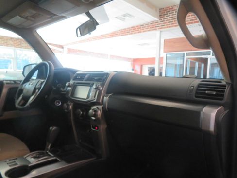 Used 2016 Toyota 4Runner SR5 RWD image 28
