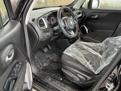 Used 2019 Jeep Renegade Latitude w/ Cold Weather Group image 5