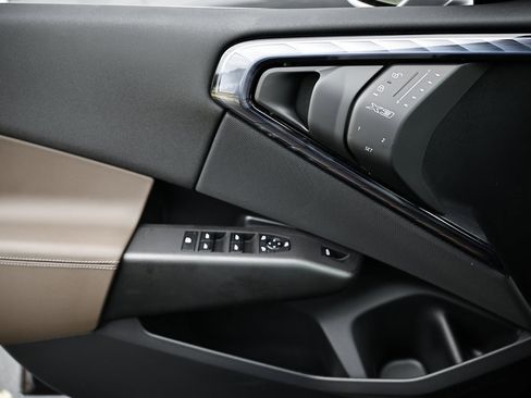 Used 2025 BMW X3 xDrive30i w/ Premium Package image 16