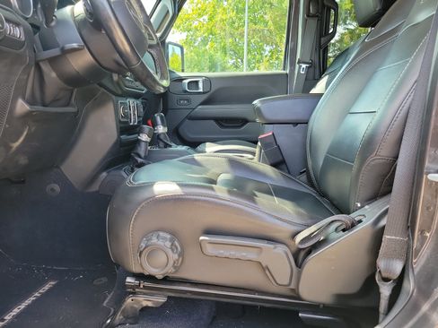 Used 2021 Jeep Gladiator Overland w/ Popular Equipment Package AWD/4WD image 16