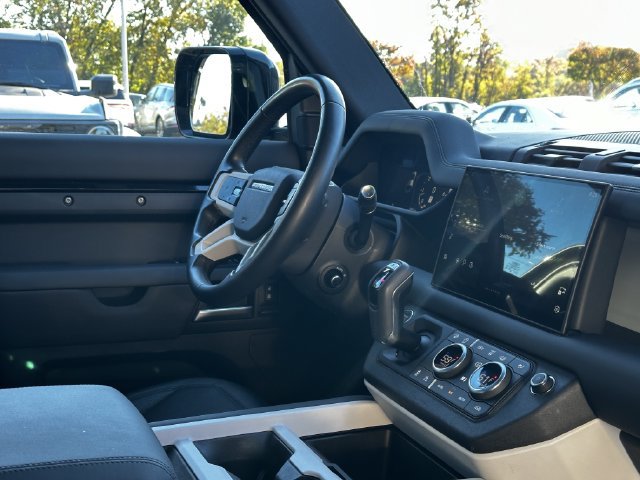 Used 2025 Land Rover Defender 110 S AWD/4WD image 32