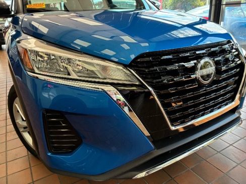 Used 2025 Nissan Kicks Play S w/ Interior Electronics Package FWD image 2