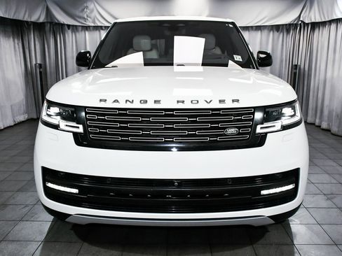 Used 2023 Land Rover Range Rover SE image 2