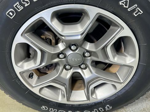 Used 2022 Jeep Cherokee Trailhawk w/ Trailer Tow Group image 29