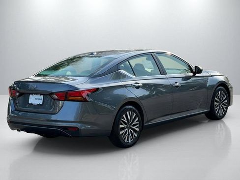 Used 2025 Nissan Altima 2.5 SV FWD image 9