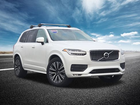Used 2022 Volvo XC90 T5 Momentum w/ Advanced Package image 2