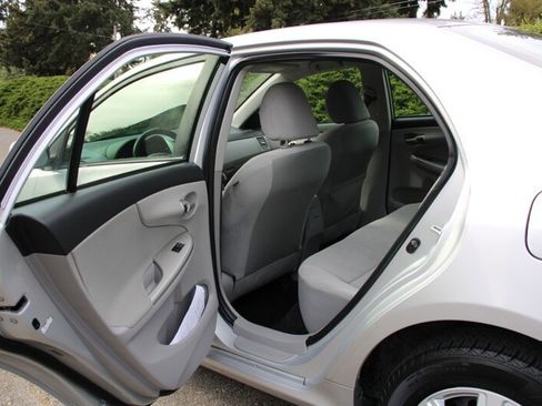 Used 2011 Toyota Corolla LE image 14