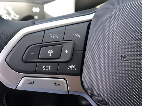 Certified 2023 Volkswagen Taos SE FWD image 21
