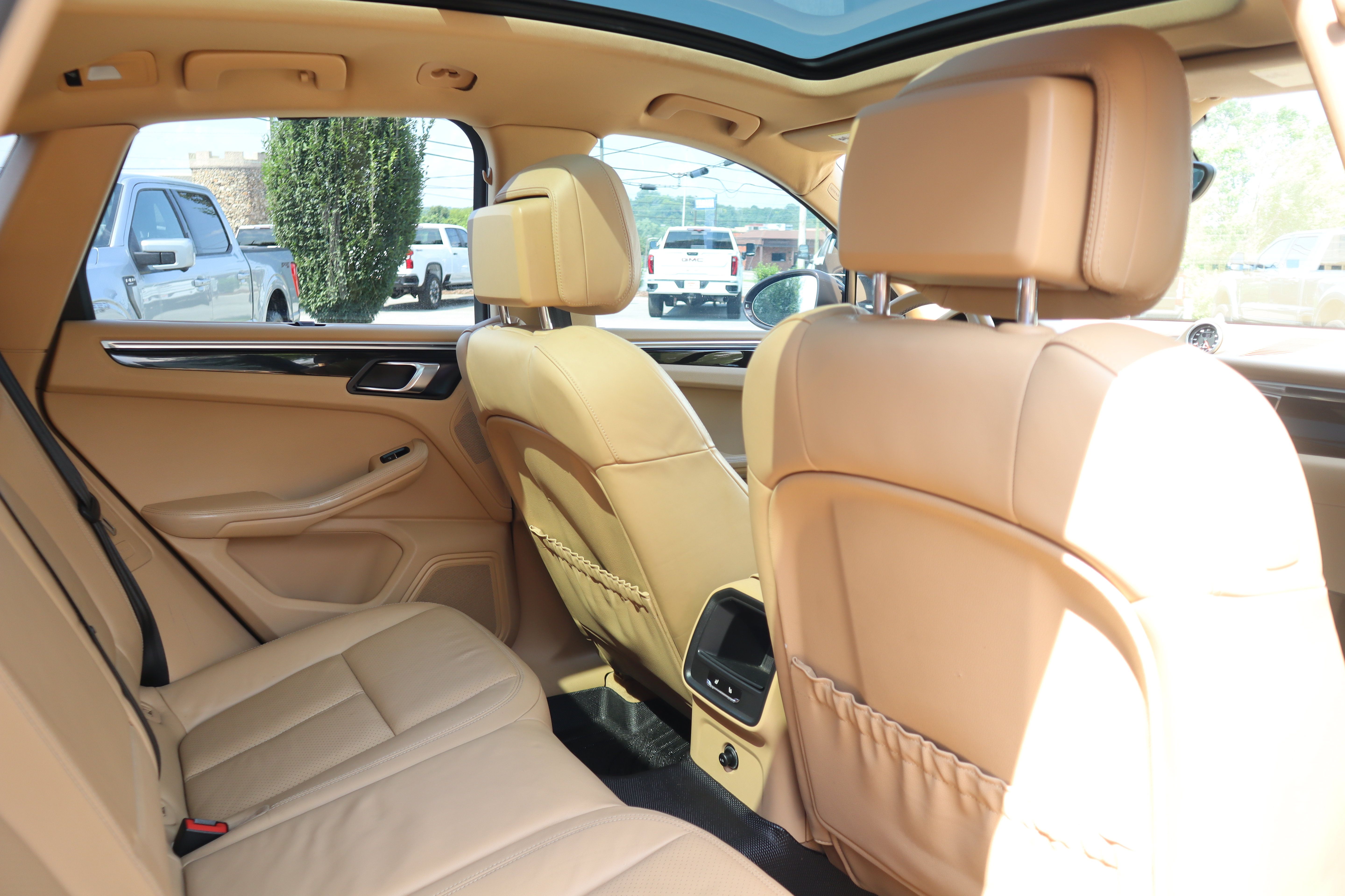 Used 2015 Porsche Macan S AWD/4WD image 30