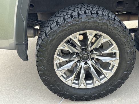 Used 2021 GMC Sierra 1500 AT4 w/ AT4 Value Package AWD/4WD image 17