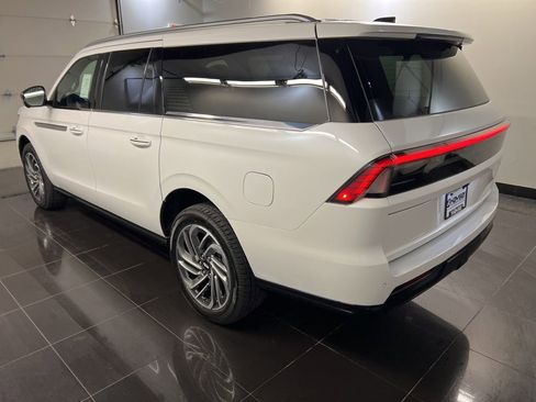 New 2026 Lincoln Navigator L Reserve AWD/4WD image 4