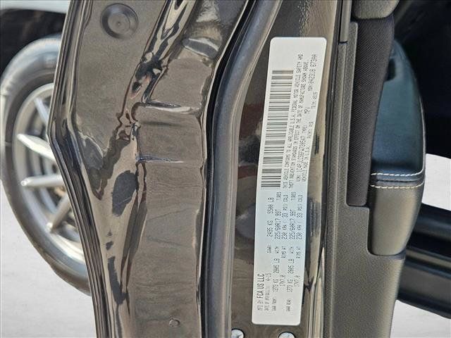 Used 2015 Jeep Cherokee Latitude w/ Comfort/Convenience Group FWD image 23
