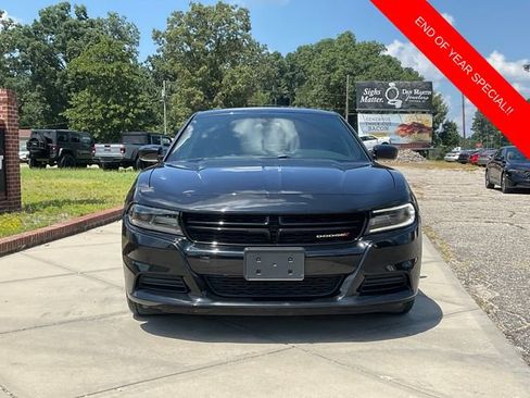 Used 2020 Dodge Charger SXT image 2