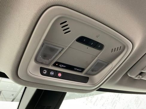 Used 2019 Chevrolet Traverse Premier w/ Driver Confidence II Package image 26