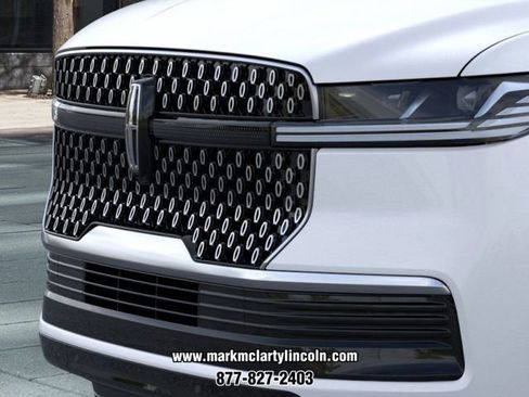 New 2026 Lincoln Navigator Reserve AWD/4WD image 17