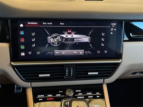 Used 2022 Porsche Cayenne image 25