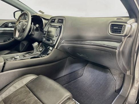 Used 2023 Nissan Maxima SR w/ Sport Mat Group FWD image 32