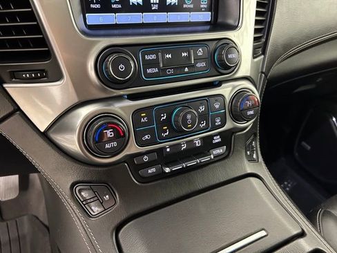 Used 2019 Chevrolet Suburban Premier AWD/4WD image 27