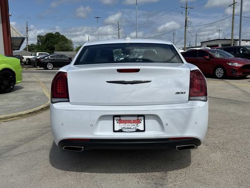 Used 2023 Chrysler 300 Touring L RWD image 6