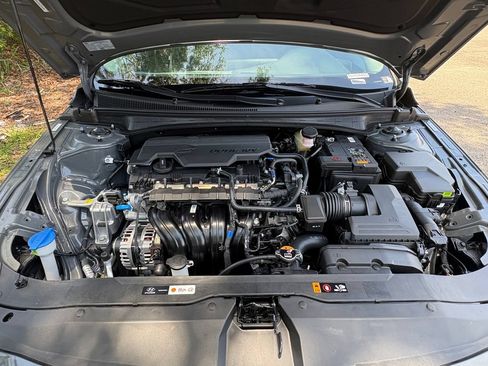 New 2026 Hyundai Elantra Limited FWD image 21