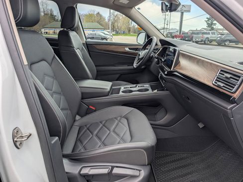 Used 2024 Volkswagen Atlas SE AWD/4WD image 34