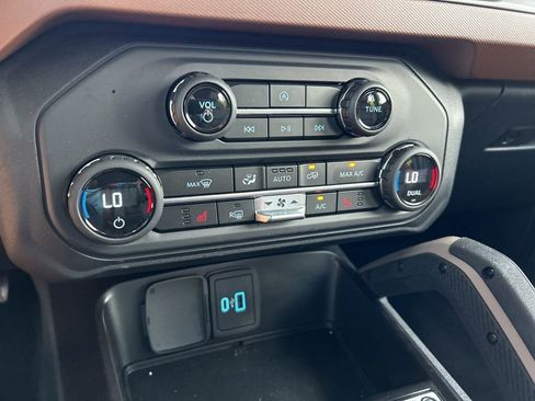 Used 2024 Ford Bronco Outer Banks image 29