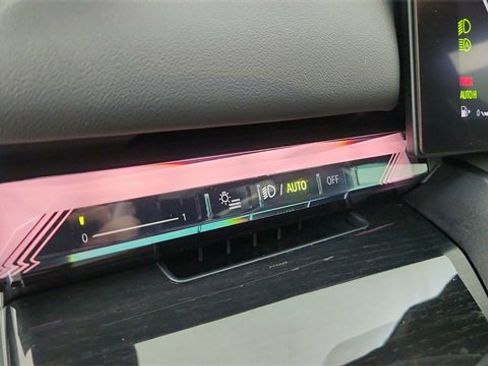 Used 2025 BMW 540i xDrive image 37