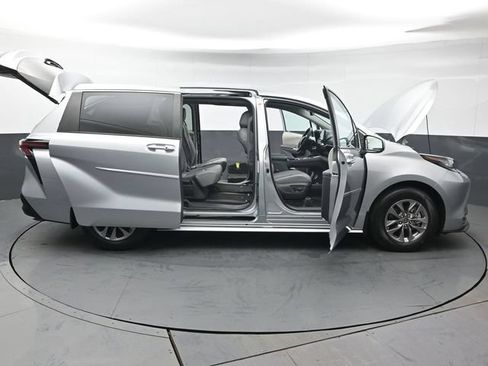 Certified 2023 Toyota Sienna XLE w/ Protection Package (TMS) FWD image 55
