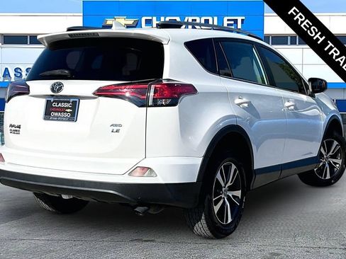 Used 2018 Toyota RAV4 LE AWD/4WD image 19