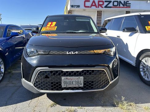 Used 2023 Kia Soul LX image 3