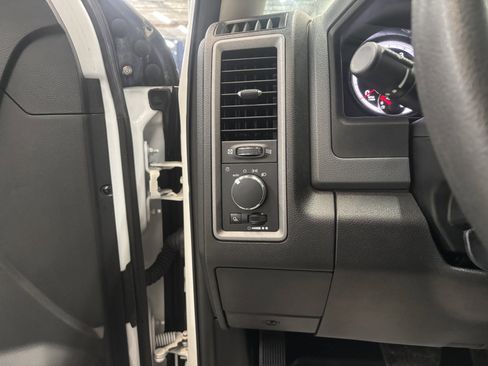 Used 2018 RAM 2500 Tradesman w/ Chrome Appearance Group image 16