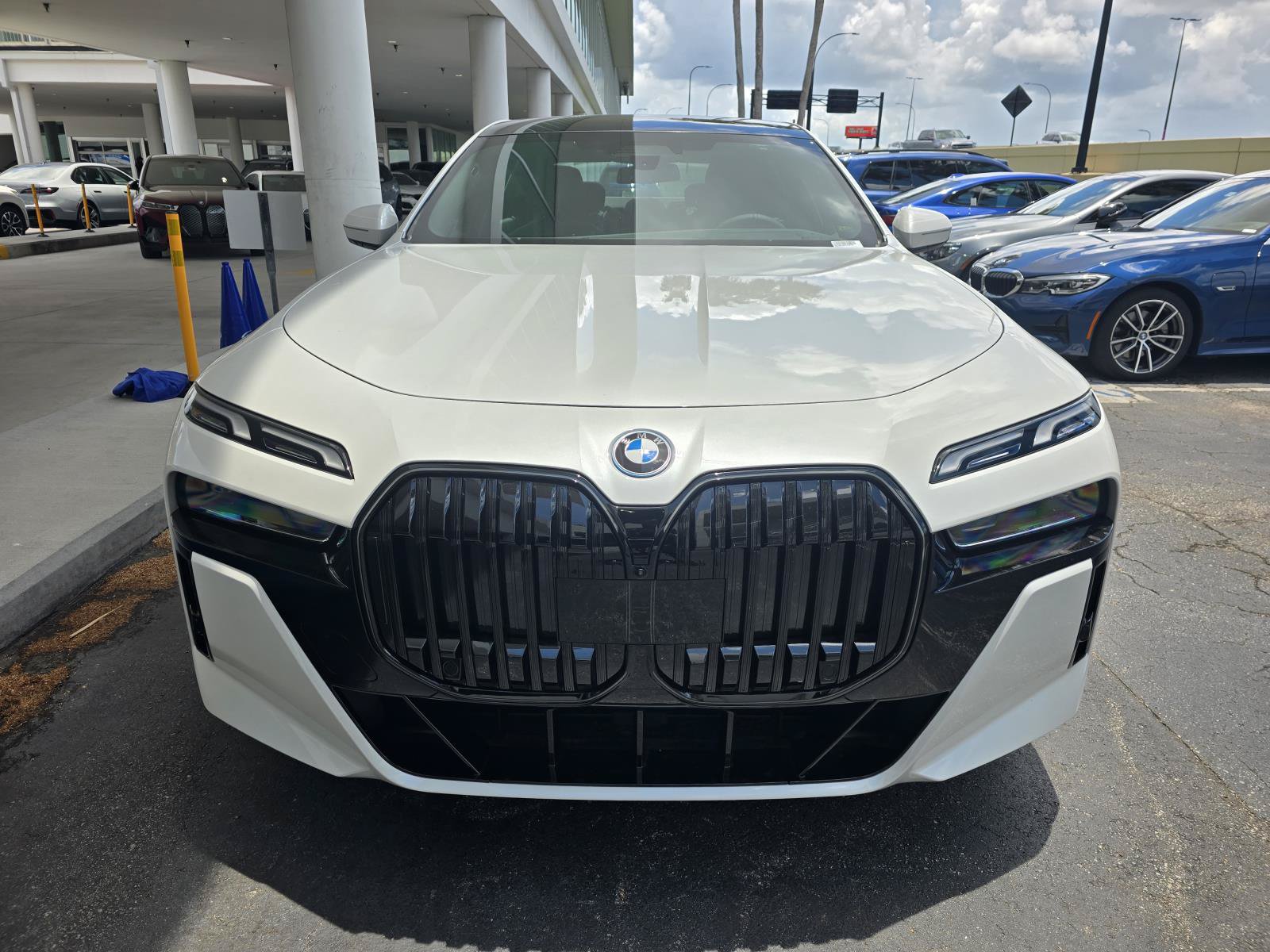 New 2026 BMW i7 eDrive50 w/ M Sport Package RWD image 2