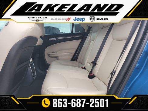 Used 2022 Chrysler 300 Touring L RWD image 11