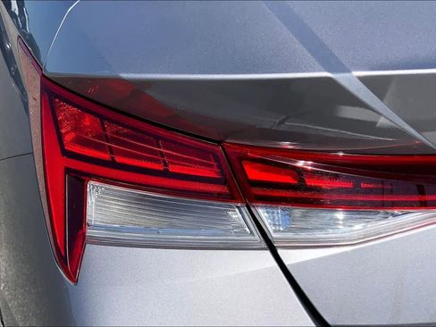 Used 2025 Hyundai Elantra SEL FWD image 28