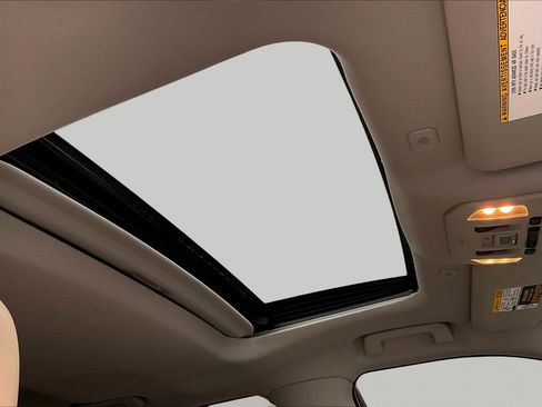 Used 2023 Toyota Highlander XLE image 29