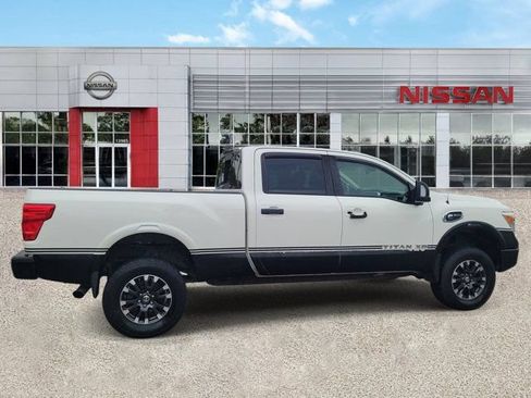 Used 2019 Nissan Titan PRO-4X w/ Pro-4x Convenience Package AWD/4WD image 2
