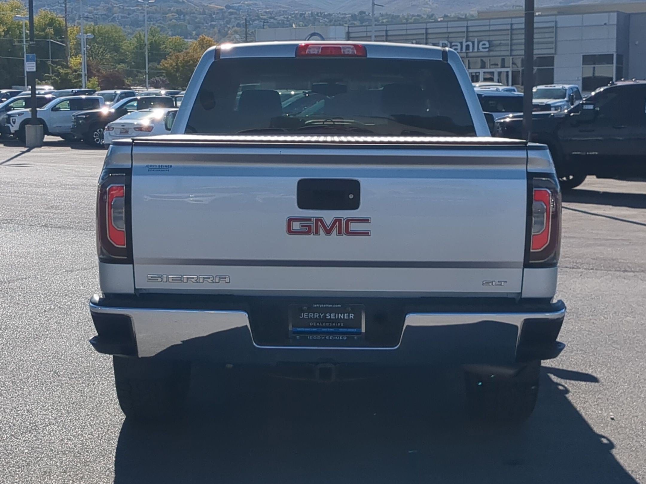 Used 2018 GMC Sierra 1500 SLT w/ SLT Premium Package AWD/4WD image 4