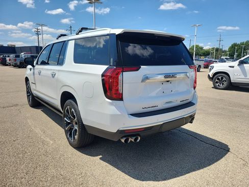 Used 2022 GMC Yukon XL Denali AWD/4WD image 3