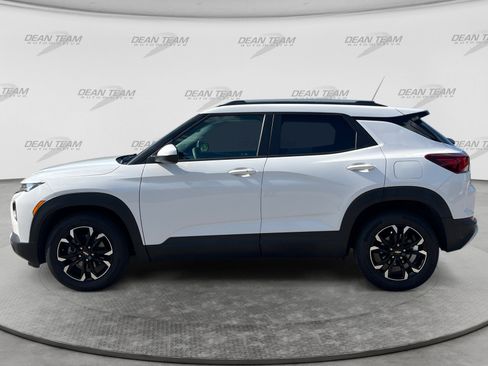 Used 2021 Chevrolet TrailBlazer LT w/ Convenience Package FWD image 4