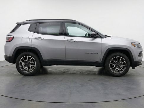 Used 2025 Jeep Compass Trailhawk w/ Trailer Tow Group image 11
